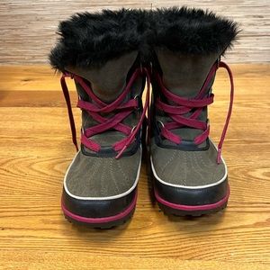 LIKE NEW SOREL TIVOLI II GREEN SUEDE WINTER BOOTS
